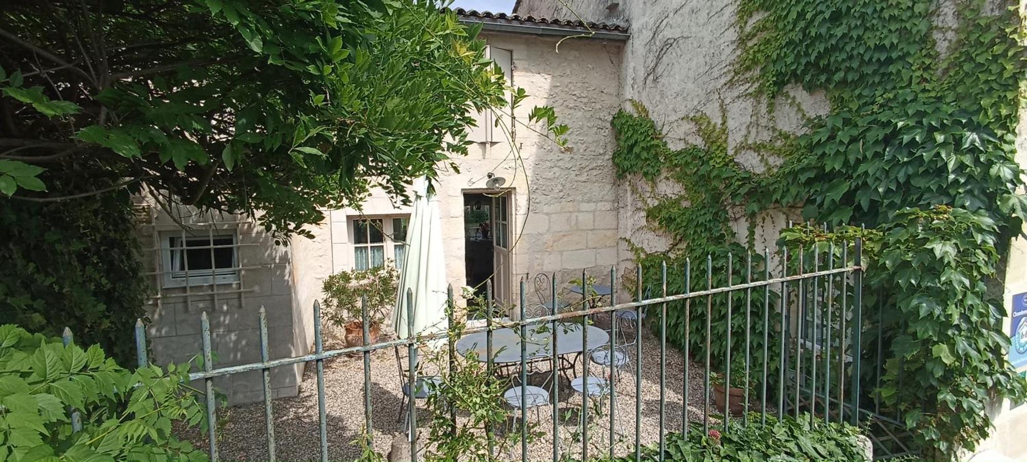 Saint-Michel-de-Fronsac Chambre D'Hotes Spacieuse, Salle De Bain Privative מראה חיצוני תמונה