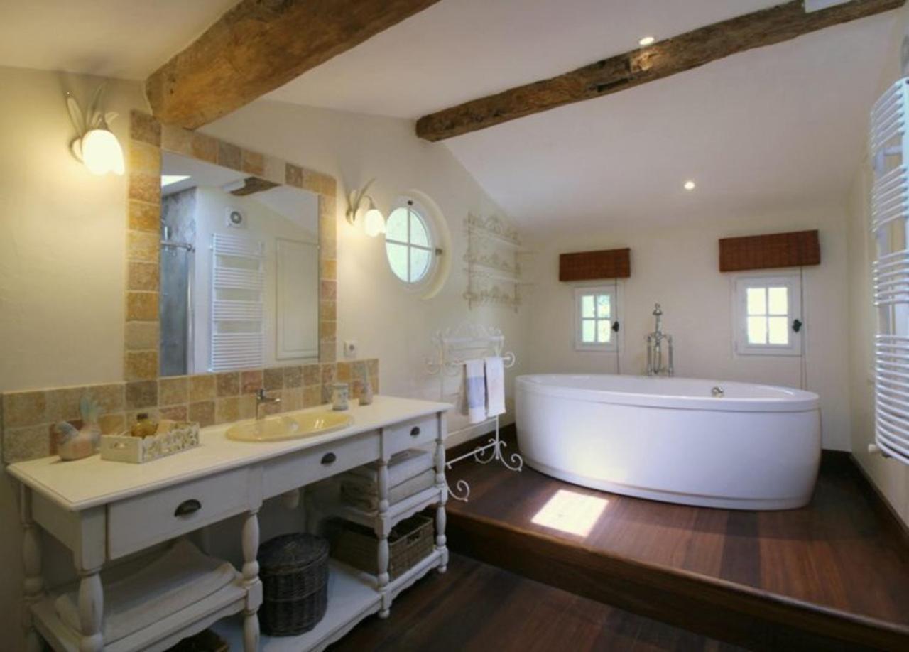 Saint-Michel-de-Fronsac Chambre D'Hotes Spacieuse, Salle De Bain Privative מראה חיצוני תמונה