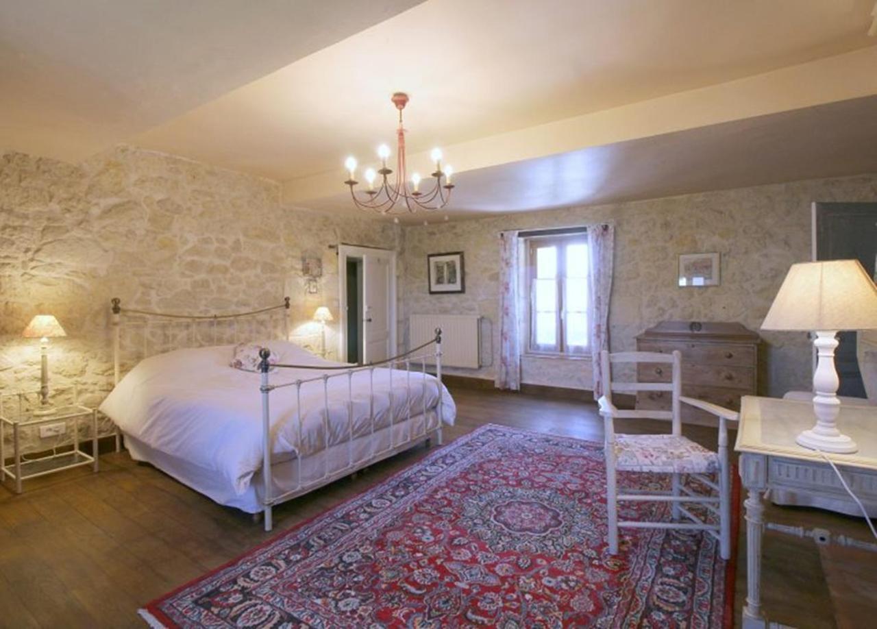 Saint-Michel-de-Fronsac Chambre D'Hotes Spacieuse, Salle De Bain Privative מראה חיצוני תמונה