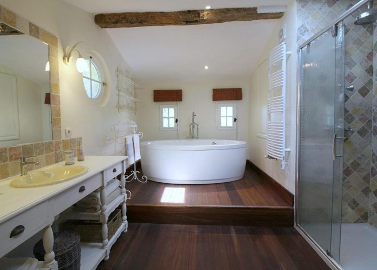 Saint-Michel-de-Fronsac Chambre D'Hotes Spacieuse, Salle De Bain Privative מראה חיצוני תמונה
